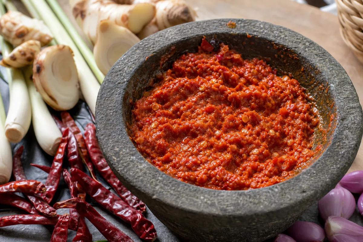 Pâte de curry maison : la recette rouge et verte à l'asiatique